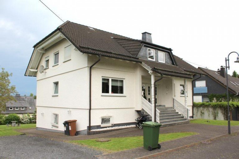 Hausansicht 1 Hellenhahn-Schellenberg Wohnung Gem�tliche 2-Zimmer Souterrainwohnung mit S�dterrasse