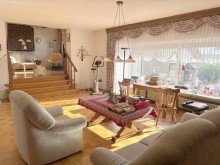 Wohnzimmer OG Liebhaberanwesen: Charmantes und urgem�tliches Zweifamilienhaus mit Nebengeb�ude in Alpenrod