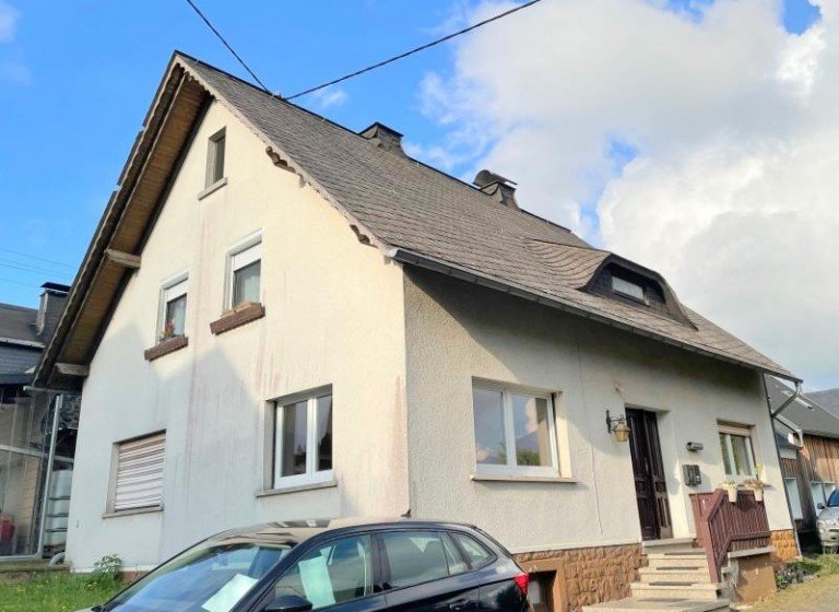 Hausansicht H�hn Wohnung 6-Zimmer-Erdgeschosswohnung in H�hn - ideal f�r Familien