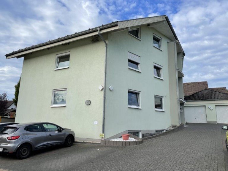 Hausansicht Rennerod Wohnung Ger�umige 3-Zimmerwohnung in Rennerod mit Balkon