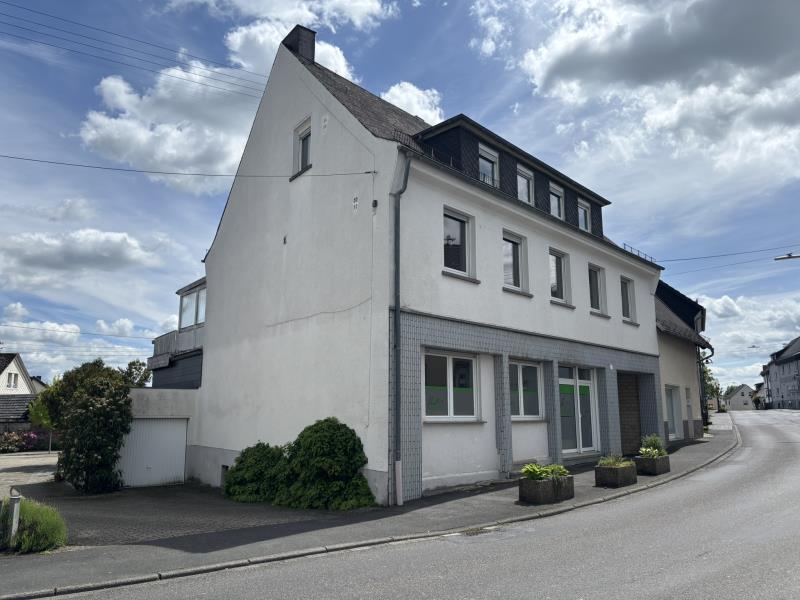 Seitenansicht Zweifamilienhaus Meudt