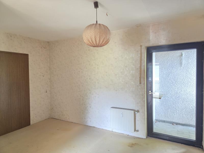 Wohnzimmer mit kleiner Au�ensitzgelegenheit Etagenwohnung Atzelgift
