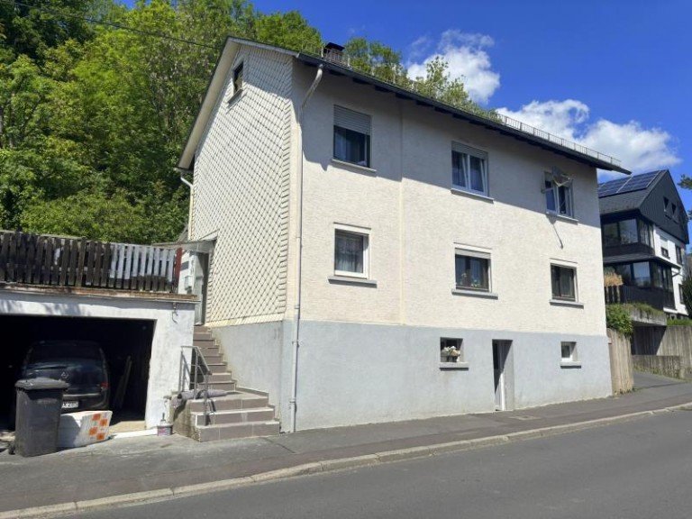 Vorderansicht Westerburg Einfamilienhaus Gem�tliches Einfamilienhaus mit kleinem Garten, Terrasse und Garage in zentraler Lage von Westerburg