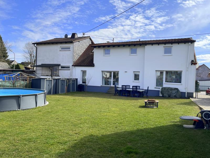R�ckansicht Einfamilienhaus Ailertchen