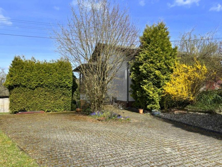 Hof und Vorderansicht M�hren Einfamilienhaus Einfamilienhaus in ruhiger, naturnaher Lage von M�hren mit herrlichem Grundst�ck