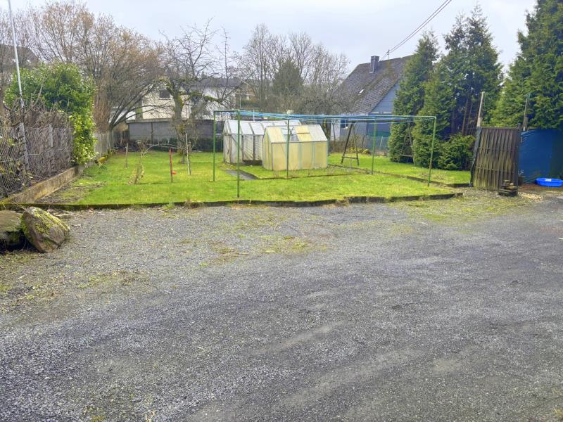 Hof_Blick Garten Einfamilienhaus Rennerod