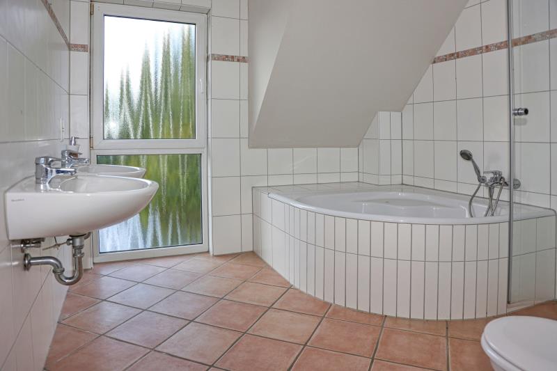 Bad Ansicht 1 Einfamilienhaus Montabaur