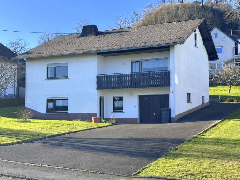 Vorderansicht Weltersburg Einfamilienhaus Reserviert! Ideal f�r Familien! Gepflegtes Einfamilienhaus mit gro�em Grundst�ck in Weltersburg