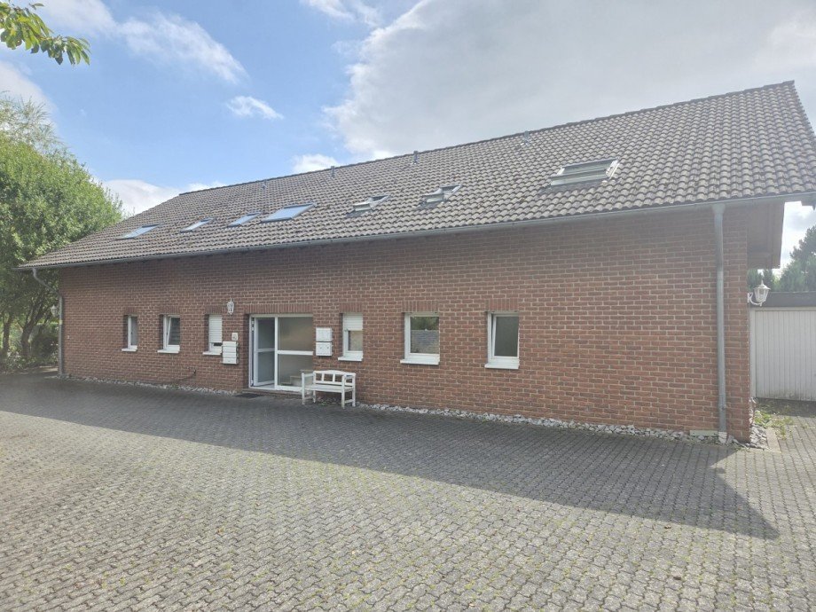 Vorderansicht Etagenwohnung H�hn