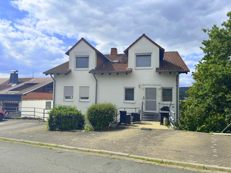 Frontansicht Etagenwohnung Waldbrunn