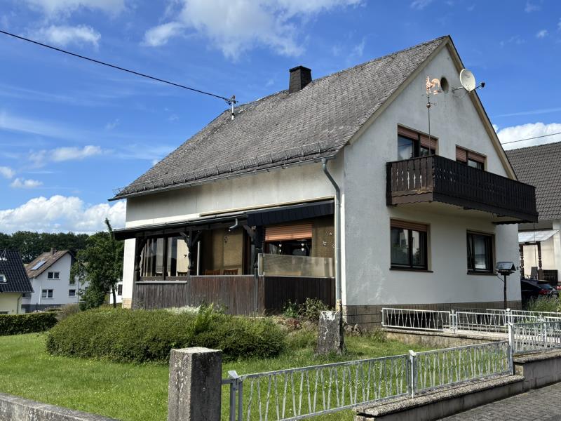 Seitenansicht Einfamilienhaus Girkenroth