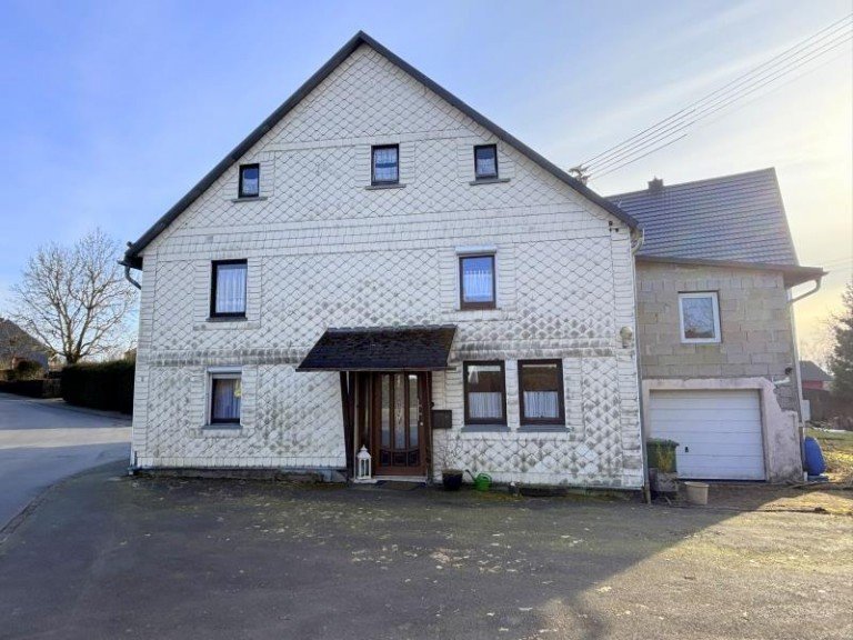 Vorderansicht Pottum Bauernhaus Mehrgenerationenhaus (barrierefreie Einliegerwohnung) in ruhiger Lage von Pottum