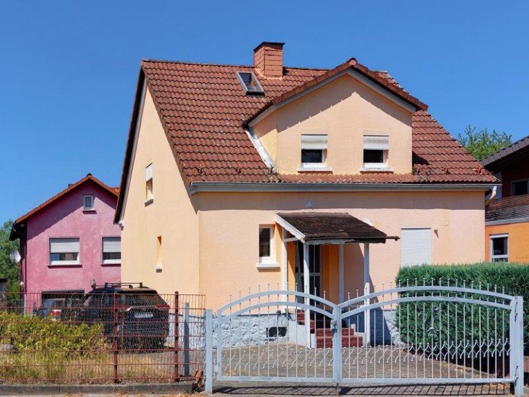 Haus 1 + 2, Vorderansicht Wilsenroth Einfamilienhaus Selber wohnen und vermieten oder Mehrgenerationenwohnen - Hier ist vieles m�glich! Zwei Einfamilienh�user auf einem Grundst�ck in Wilsenroth