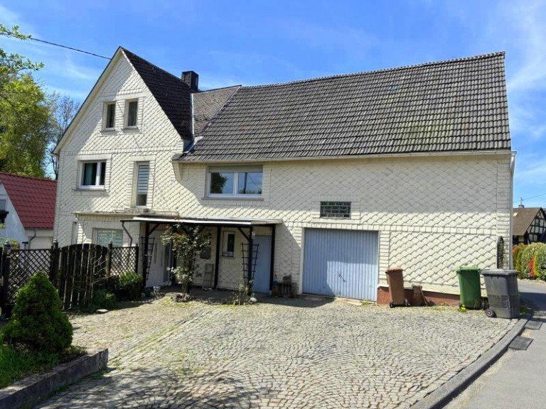 Vorderansicht K�lbingen Zweifamilienhaus Gem�tliches Einfamilienhaus mit Scheune, G�stehaus und wundersch�nem gro�z�gigem Garten in K�lbingen