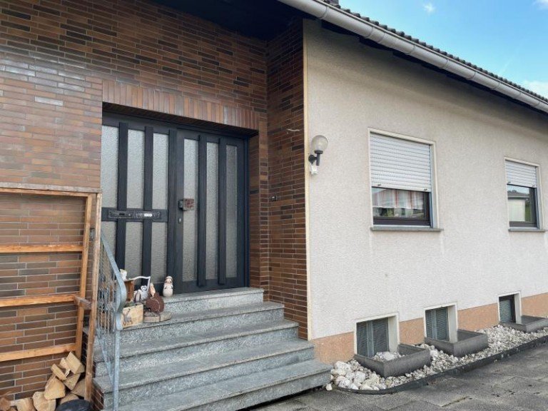 Hausansicht M�schenbach Wohnung Freundliche 2-Zimmer-Wohnung in ruhiger Lage