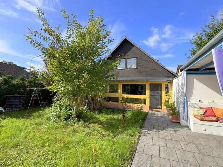 R�ckansicht Bendorf Einfamilienhaus Sie m�chten sofort einziehen? Sehr gepflegtes Einfamilienhaus mit Wintergarten und sch�nem Grundst�ck in ruhiger und familienfreundlicher Lage von Bendorf