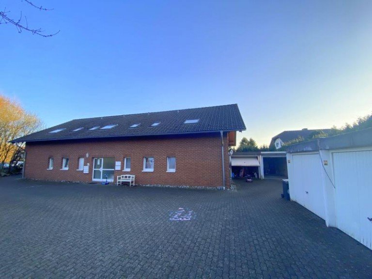 Vorderansicht H�hn Etagenwohnung Eigentum statt Miete zahlen! Gem�tliche 3-Zimmer Wohnung mit Balkon, Garten und Garage in H�hn